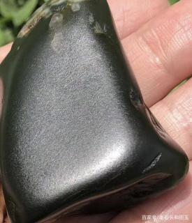 10年前没人玩黑青籽料,深度解析和田玉稀有品种,它有什么特征?